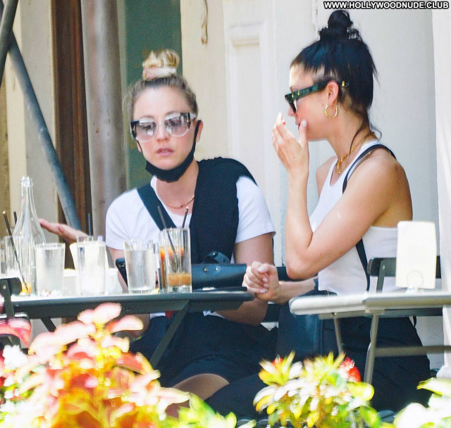 Kaley Cuoco New York Paparazzi Posing Hot Beautiful Celebrity Babe