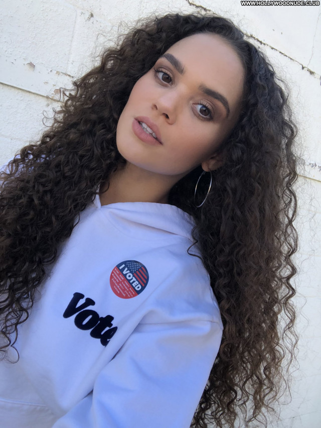 Madison Pettis No Source Posing Hot Beautiful Paparazzi Celebrity Babe