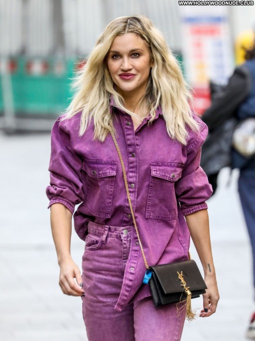 Ashley Robert Beautiful Posing Hot Celebrity Sexy Straight Babe