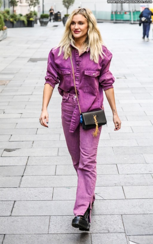 Ashley Robert Beautiful Posing Hot Celebrity Sexy Straight Babe