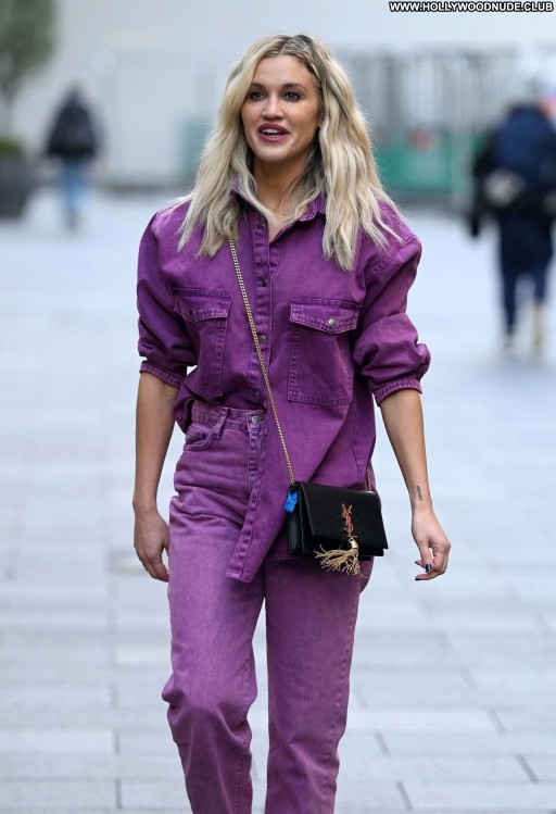 Ashley Robert Beautiful Posing Hot Celebrity Sexy Straight Babe