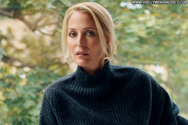Gillian Anderson No Source Posing Hot Babe Sexy Beautiful Celebrity