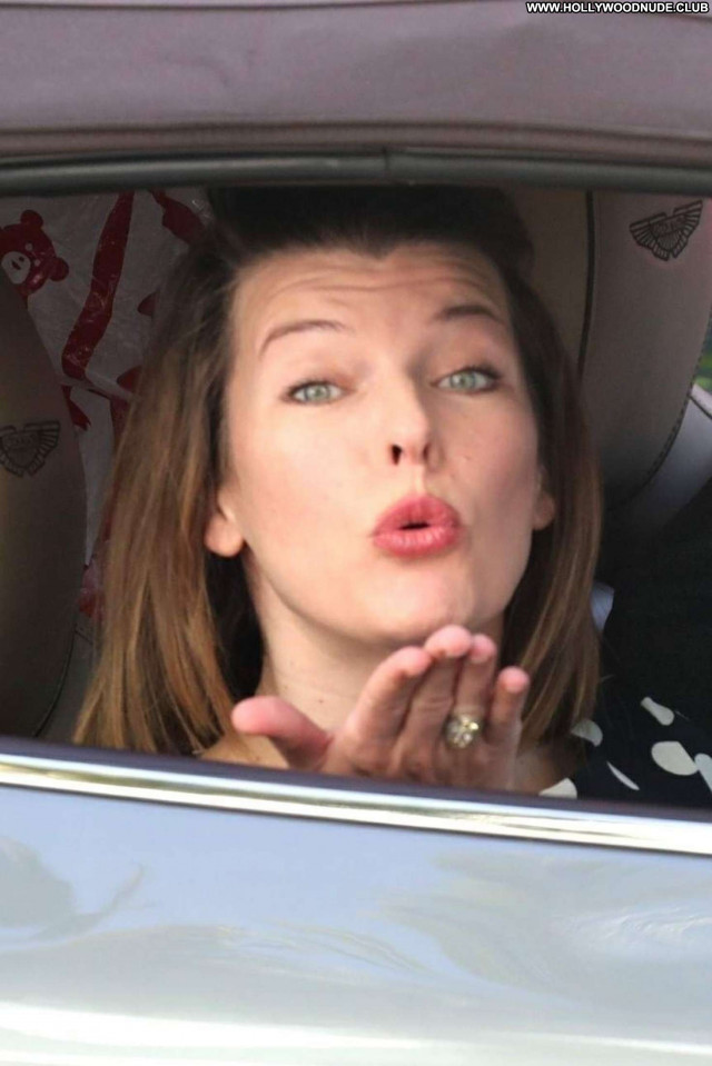 Milla Jovovich Los Angeles  Celebrity Babe Posing Hot Paparazzi