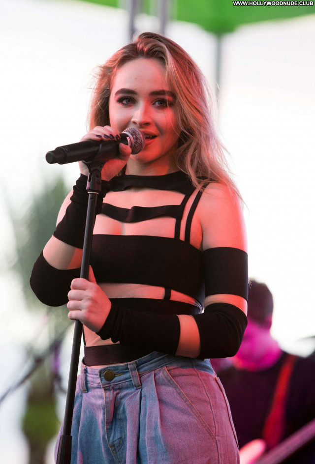 Sabrina Carpenter No Source Beautiful Posing Hot Babe Celebrity