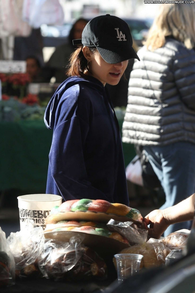 Lucy Hale Farmers Market Beautiful Paparazzi Babe Posing Hot Celebrity