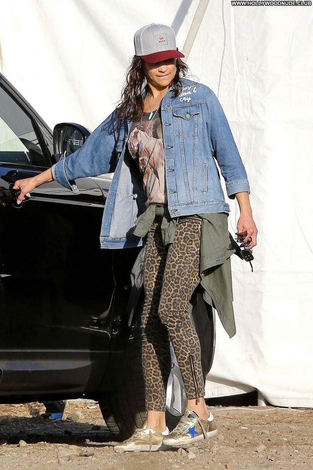 Paula Patton No Source Posing Hot Beautiful Paparazzi Babe Celebrity